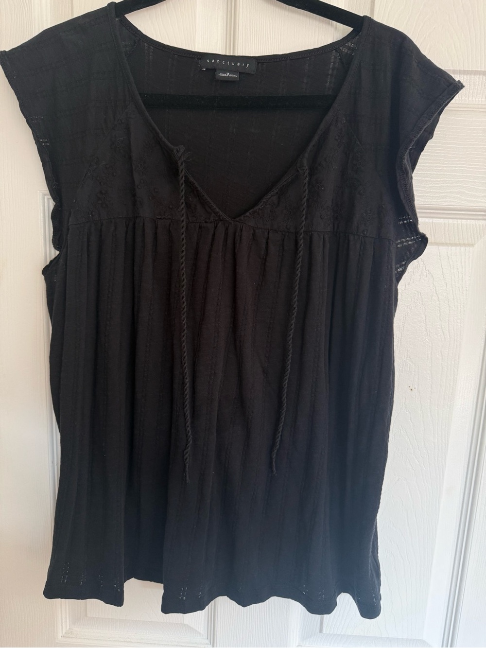 Sanctuary size 1X Black V-Neck Tie-Front Women's Top